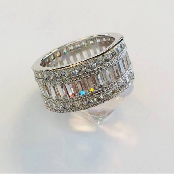 Beautiful Sterling Silver ring. Size 7 - Picture 1 of 4